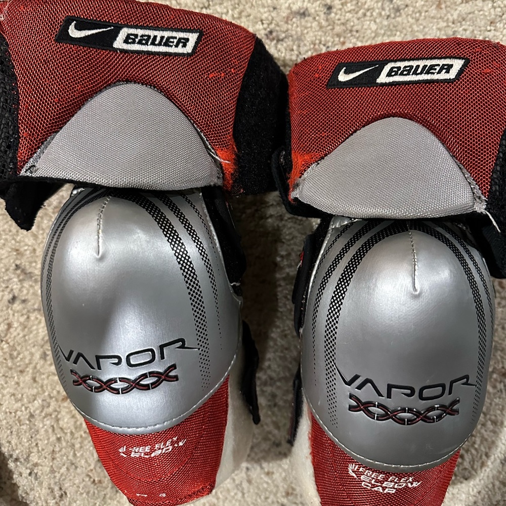 Hockey elbow pads